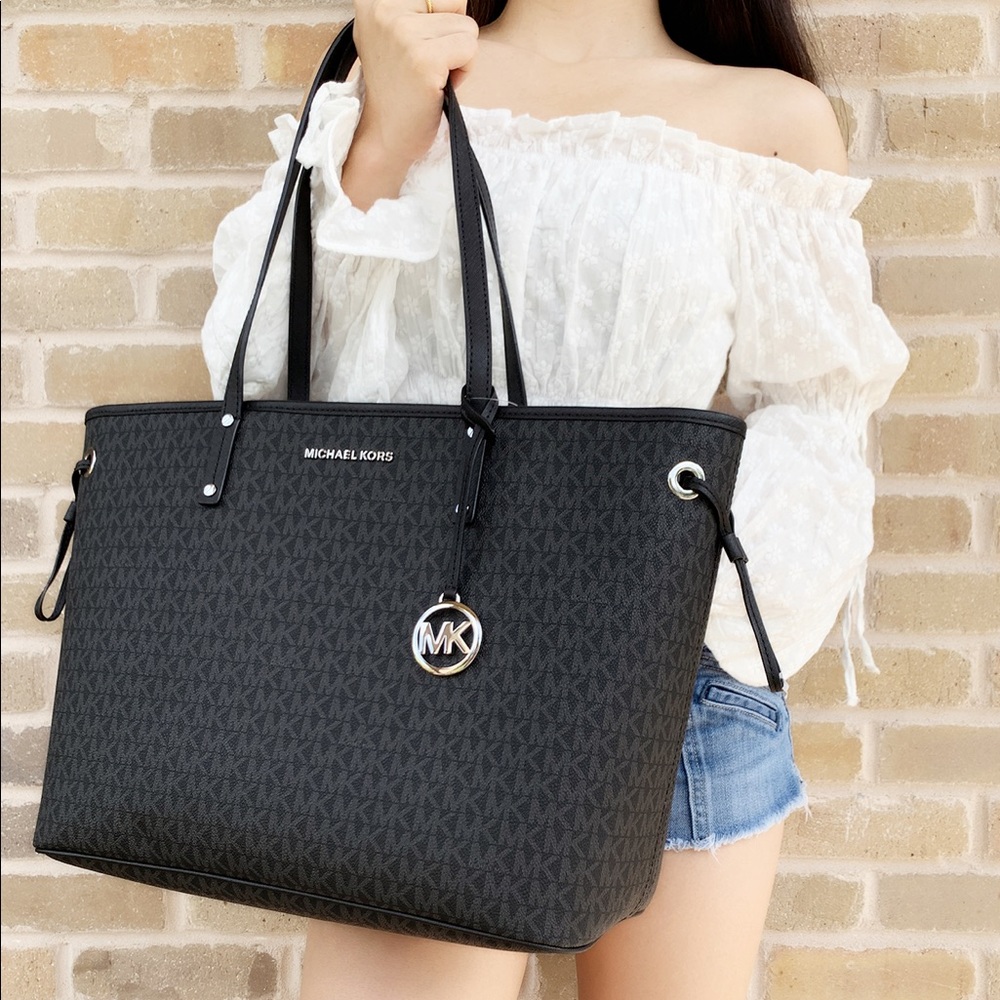 👜💕 Michael Kors Large Carryall Tote - Picture 3 of 5